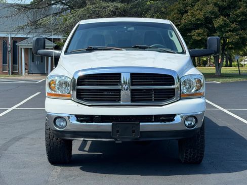 Used 2006 Dodge Ram 2500 Truck SLT AWD/4WD image 3
