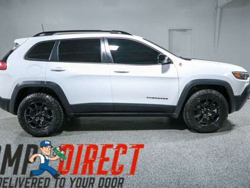 Used 2022 Jeep Cherokee Trailhawk w/ Premium Leather Package AWD/4WD image 6