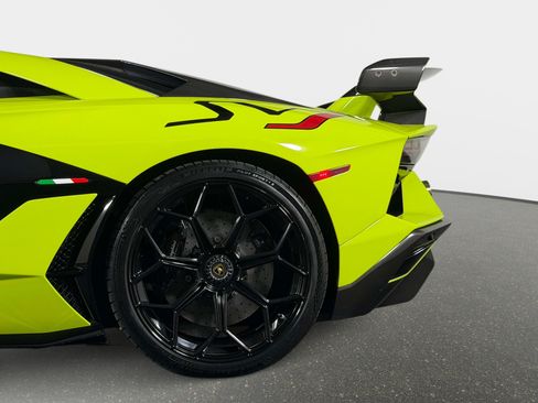Used 2020 Lamborghini Aventador SVJ AWD/4WD image 21