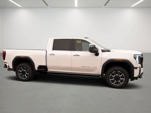 Used 2024 GMC Sierra 3500 Denali Ultimate AWD/4WD image 5