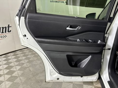 Used 2024 Nissan Pathfinder SL w/ SL Premium Package FWD image 26