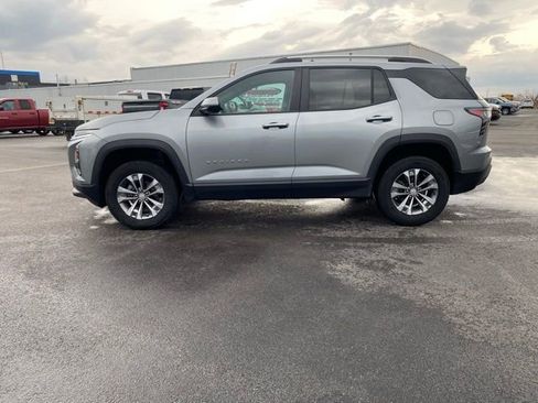 Used 2025 Chevrolet Equinox LT w/ Convenience Package II image 6