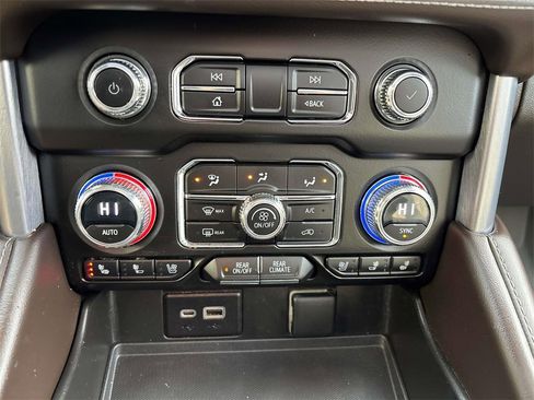 Used 2023 GMC Yukon XL SLT w/ SLT Luxury Package image 30