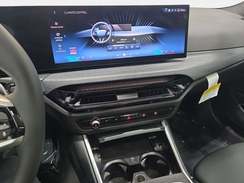 Certified 2025 BMW 330i xDrive Sedan w/ Convenience Package image 17