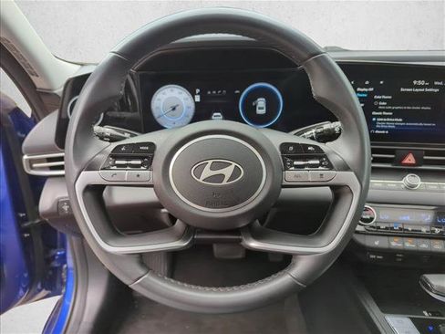 Used 2025 Hyundai Elantra SEL FWD image 23