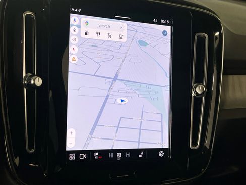 Used 2023 Volvo XC40 B5 Plus w/ Driver Assist Package image 13