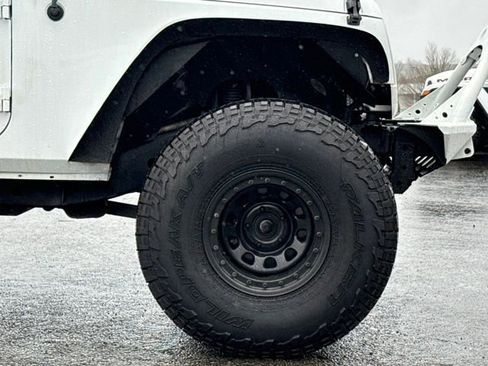 Used 2017 Jeep Wrangler Sport image 8