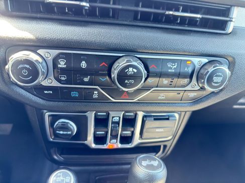 Used 2024 Jeep Wrangler Unlimited w/ Convenience Group AWD/4WD image 63
