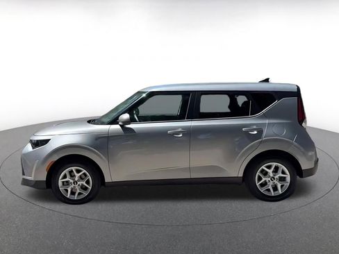 Used 2025 Kia Soul LX w/ LX Technology Package FWD image 10