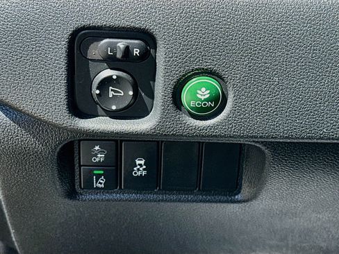 Used 2022 Honda Pilot Sport image 16