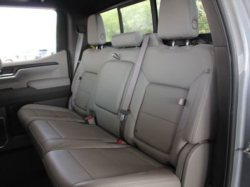 Used 2023 GMC Sierra 1500 SLT image 33