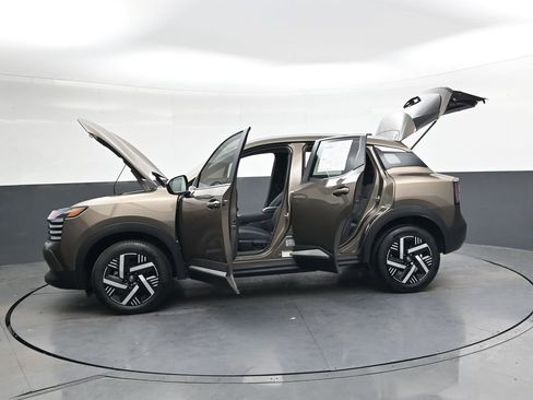 Used 2026 Nissan Kicks SV image 38