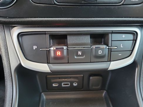 Used 2024 GMC Terrain SLE w/ Driver Convenience Package image 25