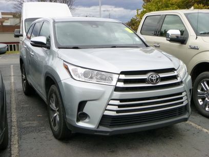 Used 2017 Toyota Highlander LE