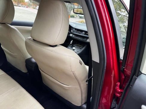 Used 2013 Lexus CT 200h image 18