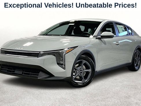 Used 2026 Kia K4 FWD image 2