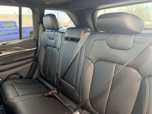 New 2025 Jeep Grand Cherokee Limited image 37