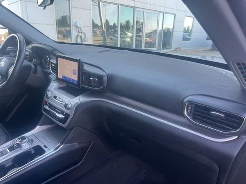 Used 2021 Ford Explorer XLT w/ Equipment Group 202A image 25