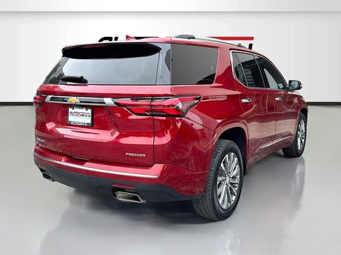 Used 2023 Chevrolet Traverse Premier FWD image 7