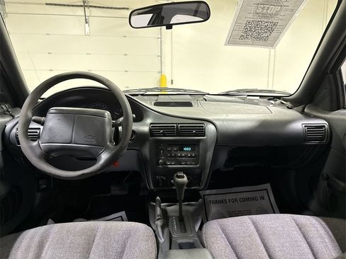 Used 2001 Chevrolet Cavalier Sedan w/ Preferred Equipment Group 1 image 10