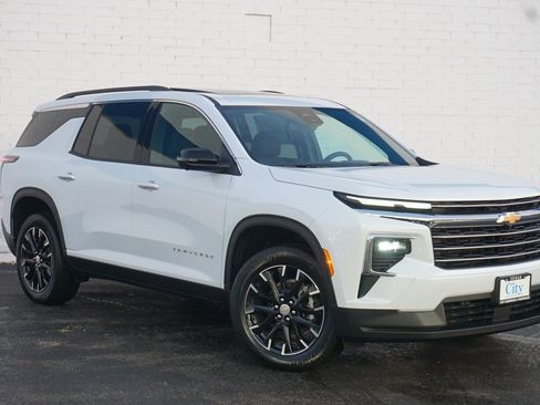 New 2026 Chevrolet Traverse LT w/ Sun and Wheel Package image 3