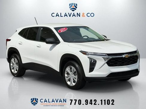 Used 2025 Chevrolet Trax LS FWD image 1