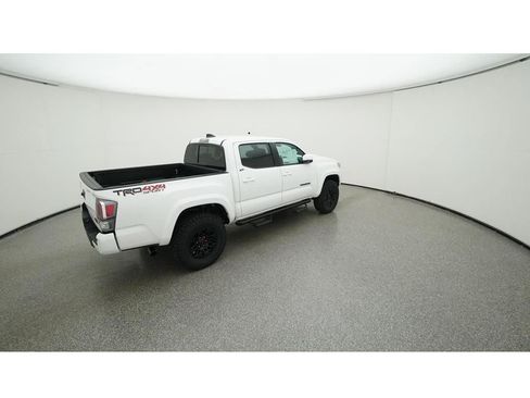 Used 2022 Toyota Tacoma TRD Sport w/ Technology Package AWD/4WD image 11