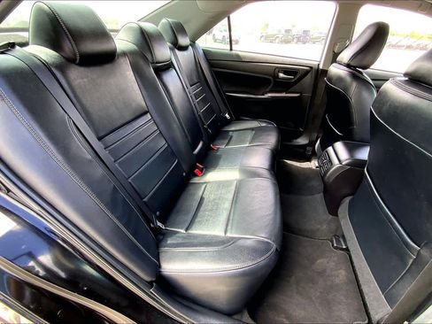 Used 2015 Toyota Camry XLE w/ Moonroof Package image 18