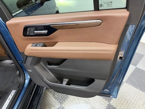 Certified 2025 Chevrolet Suburban High Country image 45