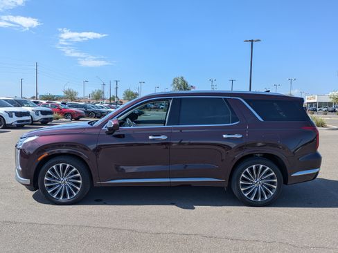 Used 2023 Hyundai Palisade Calligraphy FWD image 2