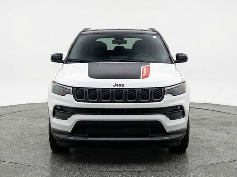 Used 2025 Jeep Compass Trailhawk AWD/4WD image 2