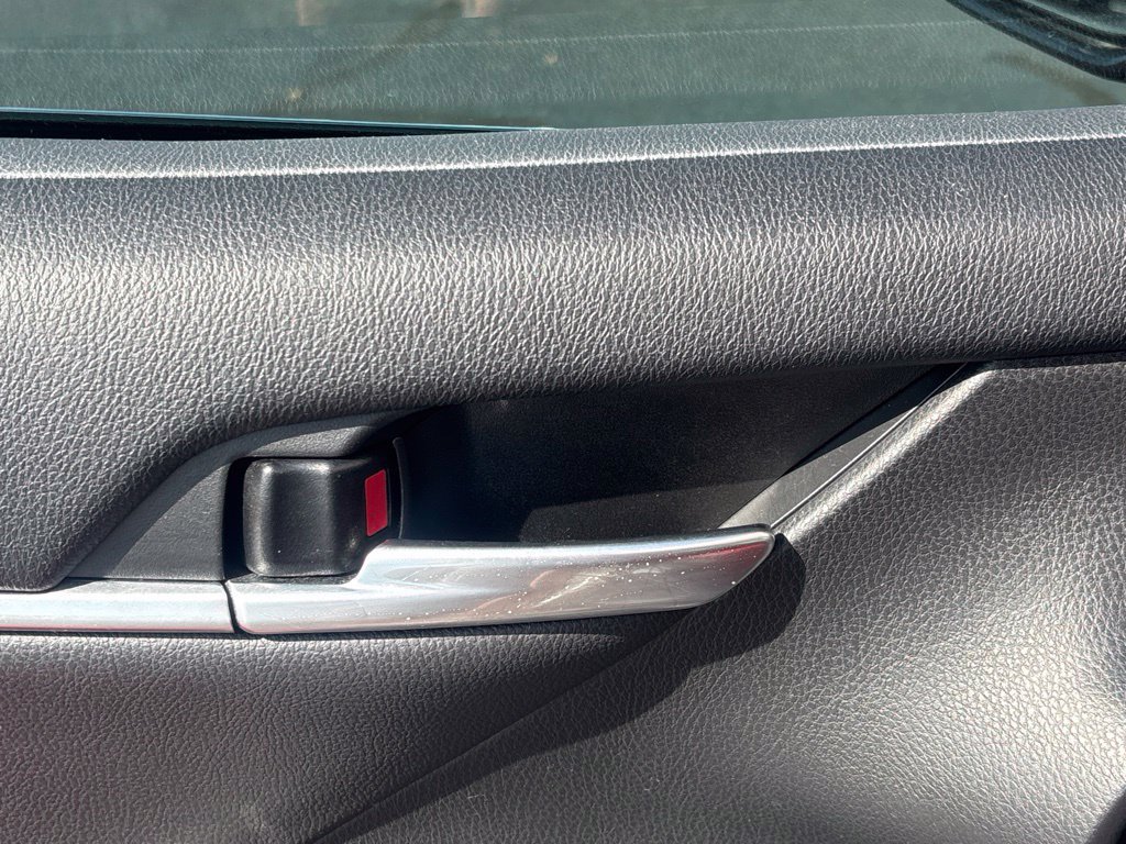 Used 2023 Toyota Camry XSE FWD image 9