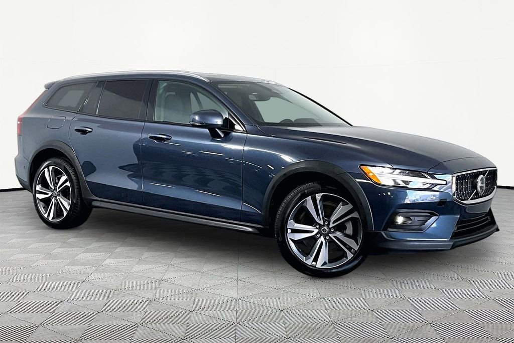 Used 2025 Volvo V60 B5 Cross Country Plus AWD/4WD image 1
