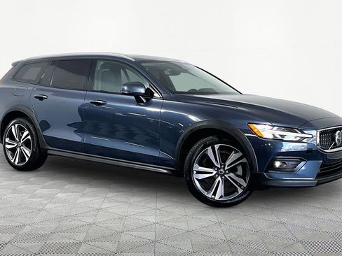 Used 2025 Volvo V60 B5 Cross Country Plus AWD/4WD image 1