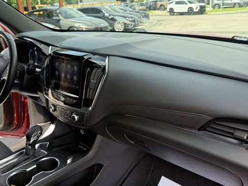 Used 2022 Chevrolet Traverse LT FWD image 18
