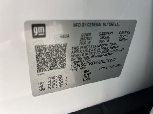 Used 2024 Chevrolet Suburban Premier RWD image 31