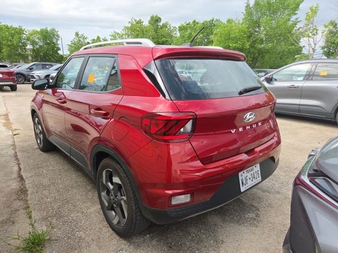 Used 2025 Hyundai Venue SEL FWD image 8