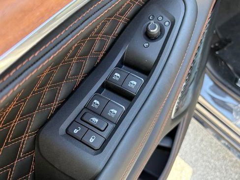 New 2026 Jeep Grand Cherokee Summit image 12