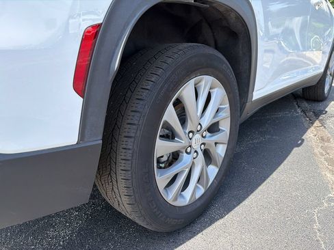Used 2025 Buick Enclave Preferred FWD image 6