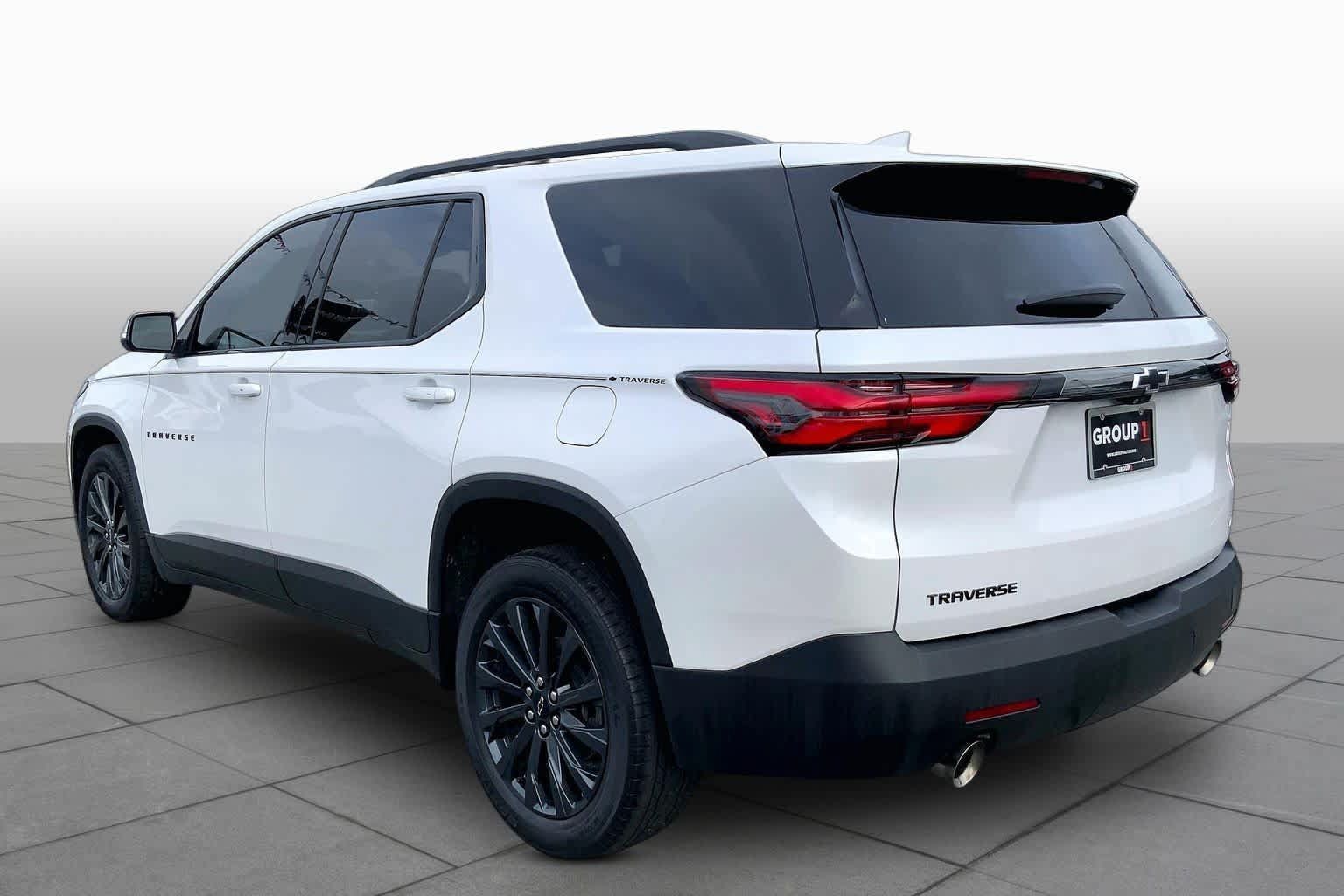 Used 2023 Chevrolet Traverse RS FWD image 12