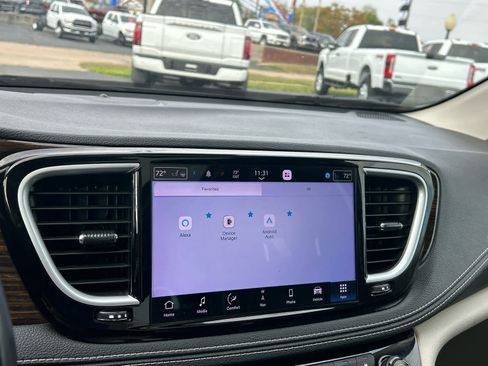 Used 2022 Chrysler Pacifica Limited image 53
