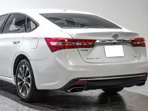 Used 2016 Toyota Avalon XLE FWD image 17