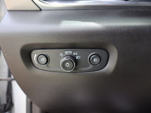 Used 2021 Chevrolet Traverse LT FWD image 13