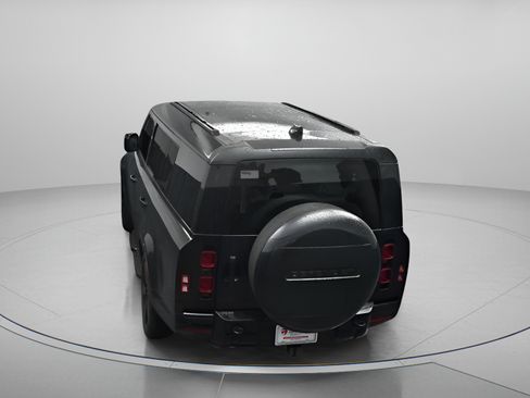 Certified 2025 Land Rover Defender 130 X-Dynamic SE AWD/4WD image 22