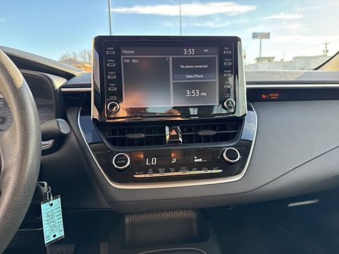 Used 2020 Toyota Corolla LE image 18