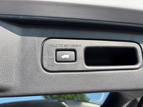 Used 2024 Honda Pilot EX-L image 11