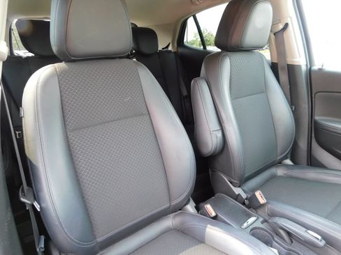 Used 2022 Buick Encore Preferred w/ Safety Package AWD/4WD image 19