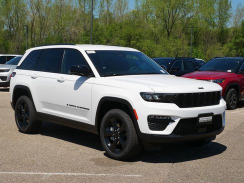 New 2025 Jeep Grand Cherokee Limited image 2