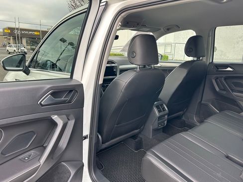 Used 2023 Volkswagen Tiguan SE image 11