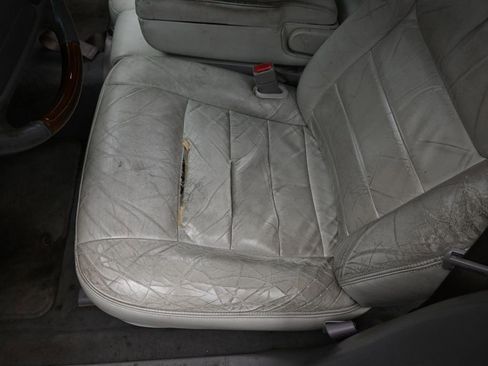 Used 2002 Lincoln Town Car Signature image 10